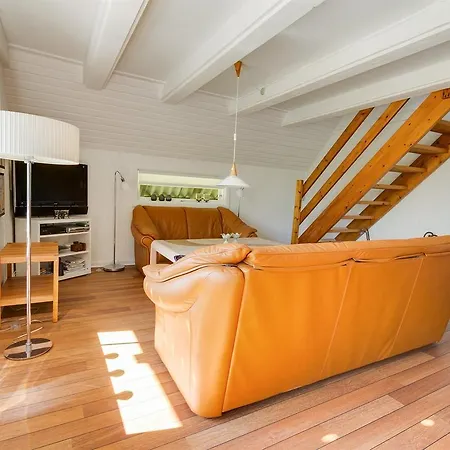 بيت للعطل Three-bedroom Holiday In *
