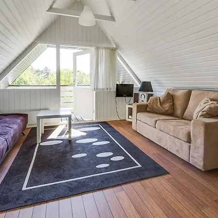 Three-bedroom Holiday In * هالس